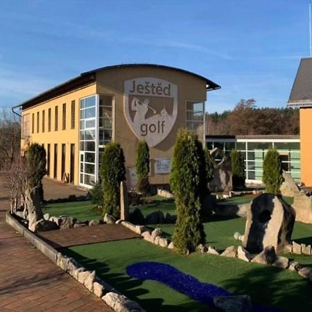 Jested Golf Restaurace A Penzion Svetla pod Jestedem Exterior foto