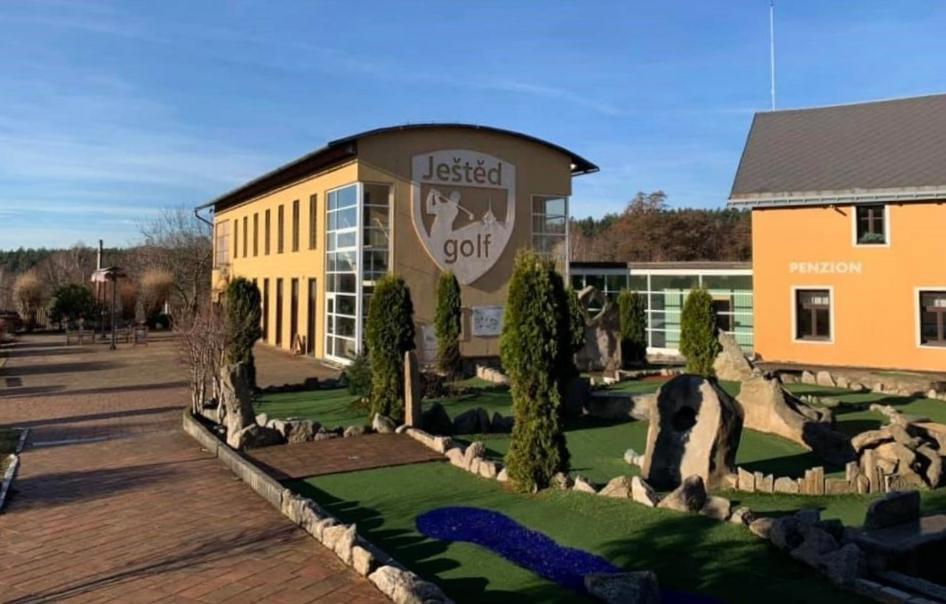 Jested Golf Restaurace A Penzion Svetla pod Jestedem Exterior foto